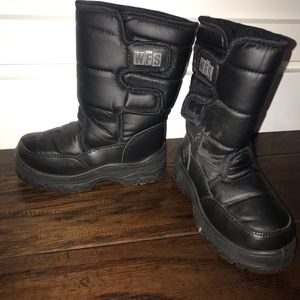 Snow boots